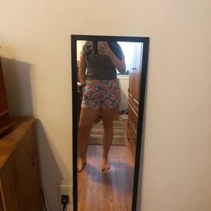 scalloped crown and ivy shorts